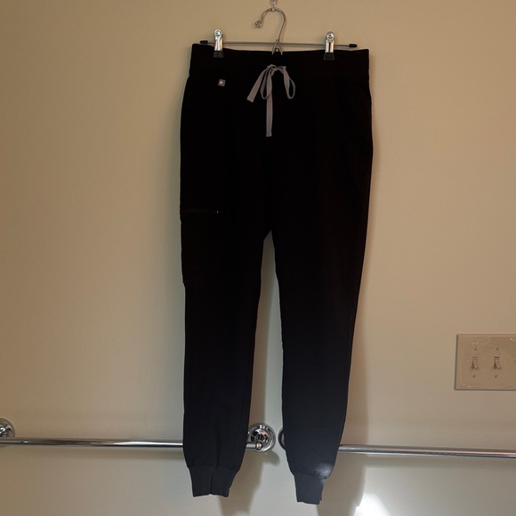 Figs Women’s Black Zamora jogger scrub pants Small - Picture 1 of 3